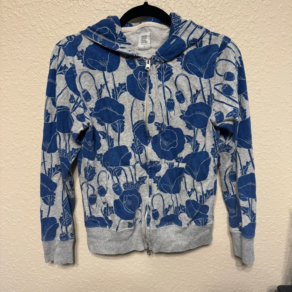 Women’s graphic print hoodie size small